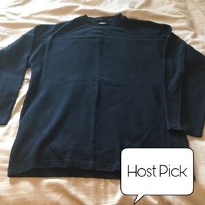 Men’s size medium Navy Arizona sweater